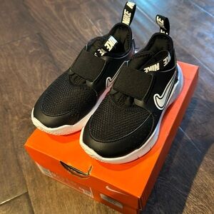 Nike Flex Runner 3- Toddler size 9C - new in box - Black